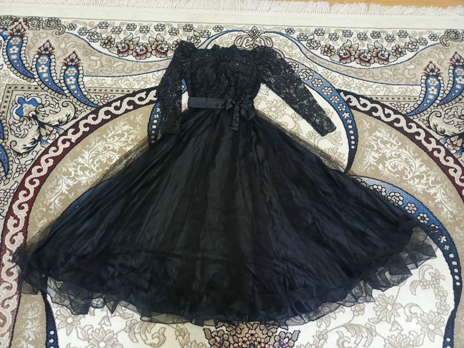 Vecherniy koʻylak M razmer