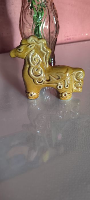 Винтажная керамическая статуэтка лошадь