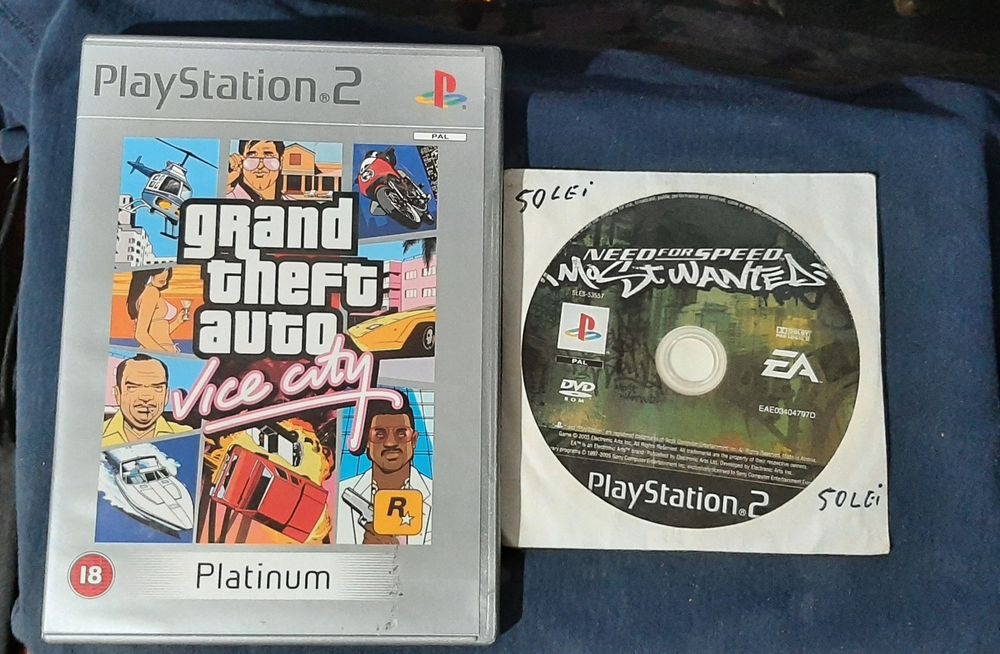 Vând Grand Theft Auto Vice City și NFS Most Wanted în stare bună