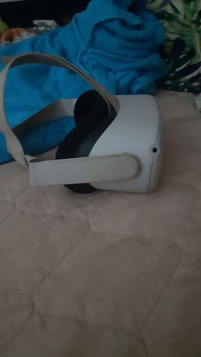 Meta quest 2 cu protecți, schimb cu xbox series s/x cu cutie originală și minim un controler sau 850lei
