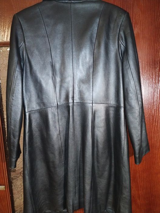 Vând paltoane din piele pt femei