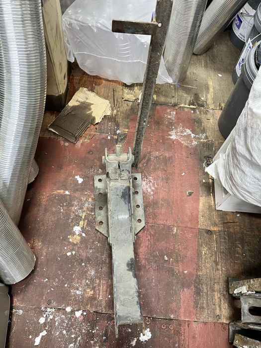 Толпивный бак с кронштейнами