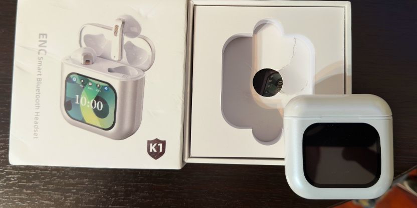 Casti cu Afisaj si Touch