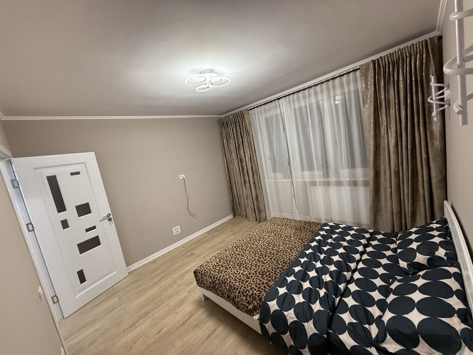 Vând apartament 3 camere Podgoria