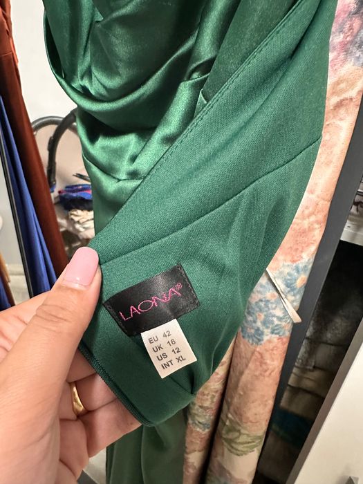 Официална сатенена рокля-размер 42