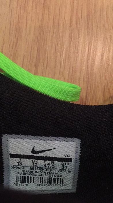 Футбольные бутсы Nike