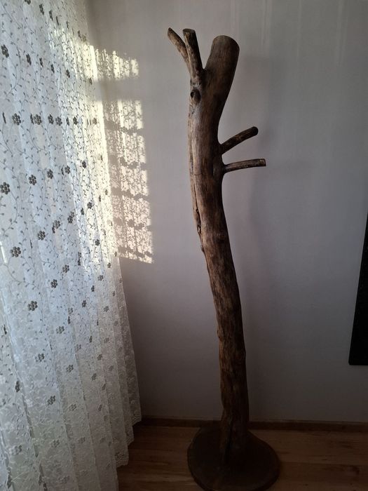 Уникална закачалка в рустикален стил за дрехи