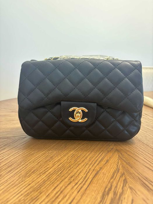 Geantă damă neagră matlasată, stil Chanel, lanț auriu