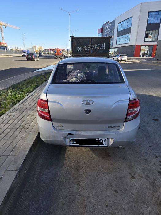 Продается Lada Granta 2012 года.