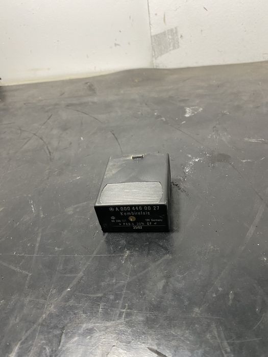 Releu modul stergator parbriz 2.2 cdi 2.3  A0004460027 Mercedes vito