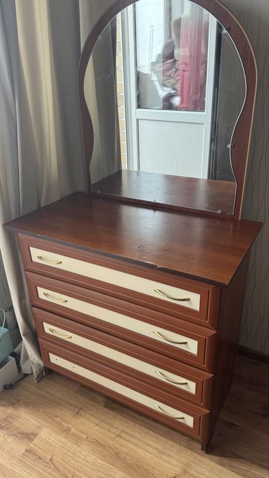 Продам комод с зеркалом