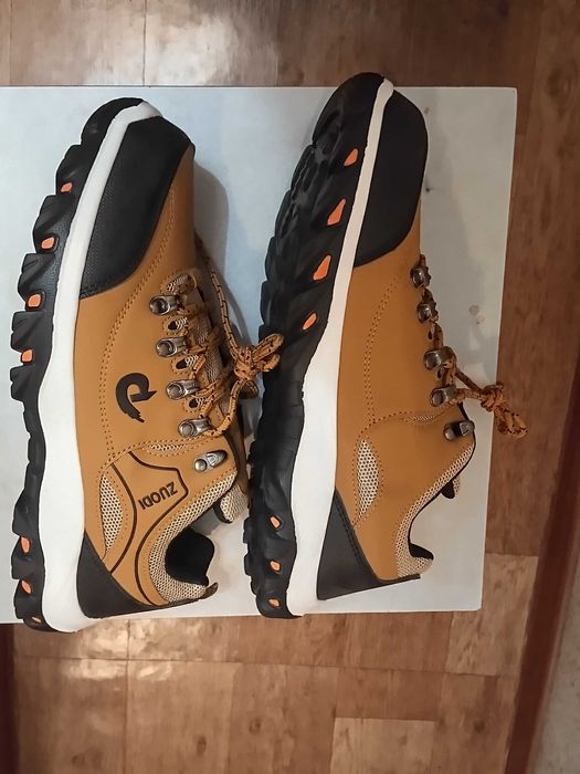 Трекинговые кроссовки для похода