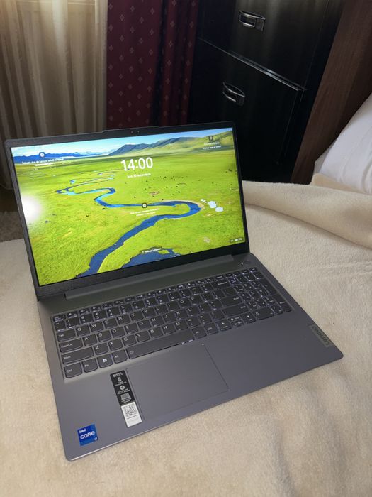 Lenovo IdeaPad Slim 3 aproape nou