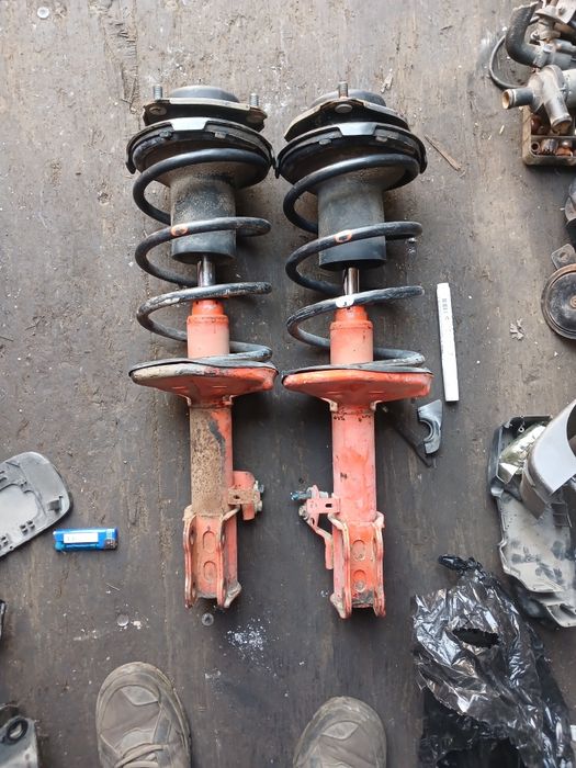 Аммортизаторы Тоета Карина Е в оригинале