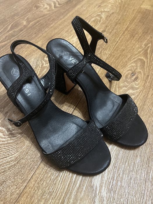 Босоножки женские