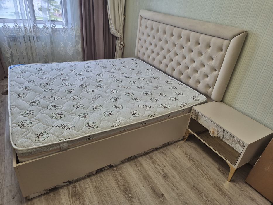 Продам спальный гарнитур