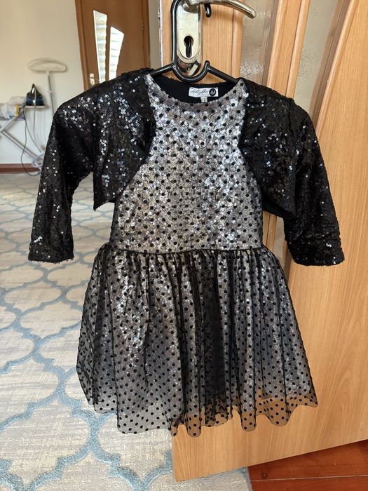Продам платье на девочку черное платье