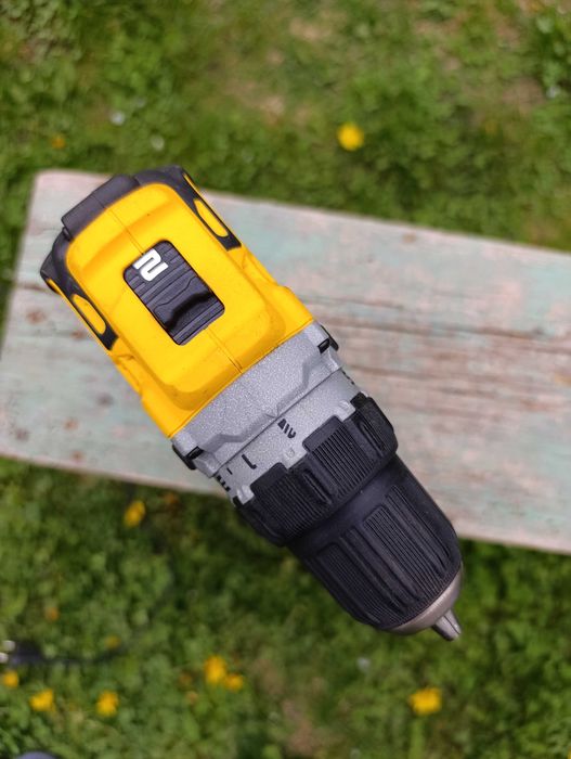 Masina de insurubat si gaurit DeWalt 12V DCD701, pachet complet