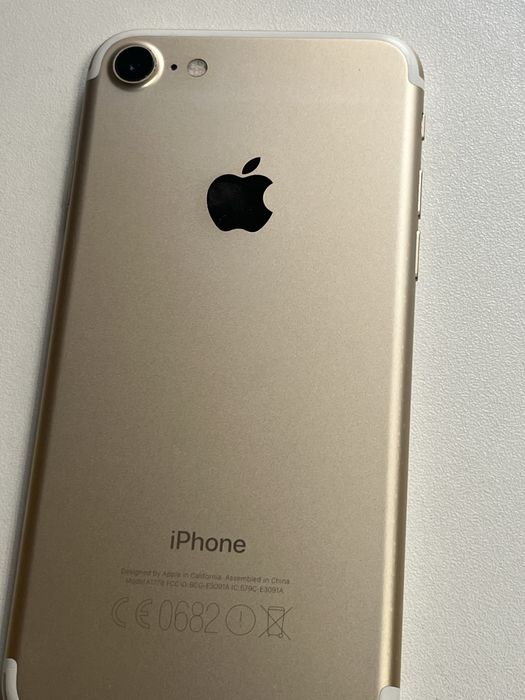 продаю iphone 7 gold в нормальном состояние