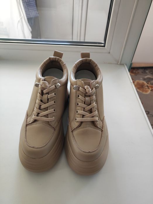 Продам новую обувь