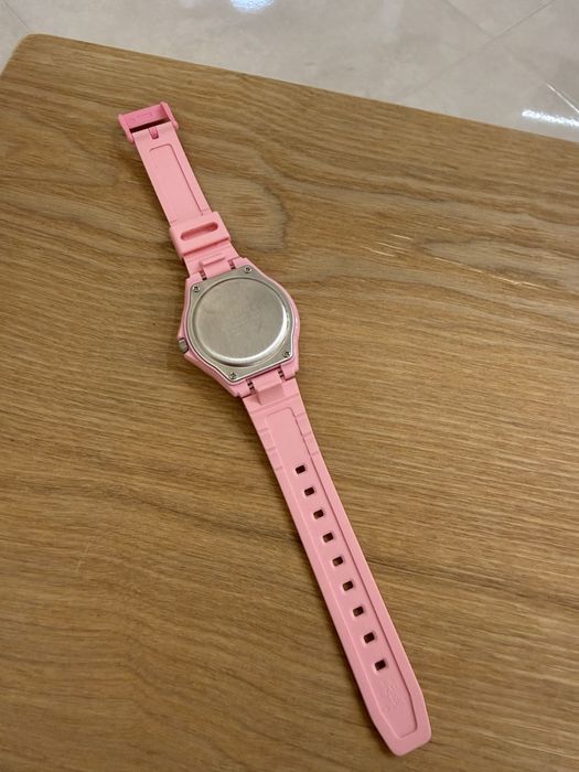 Розов Часовник Casio