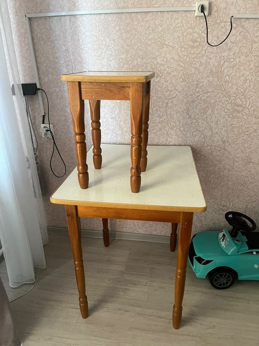 Срочно продам стол с одним стулом