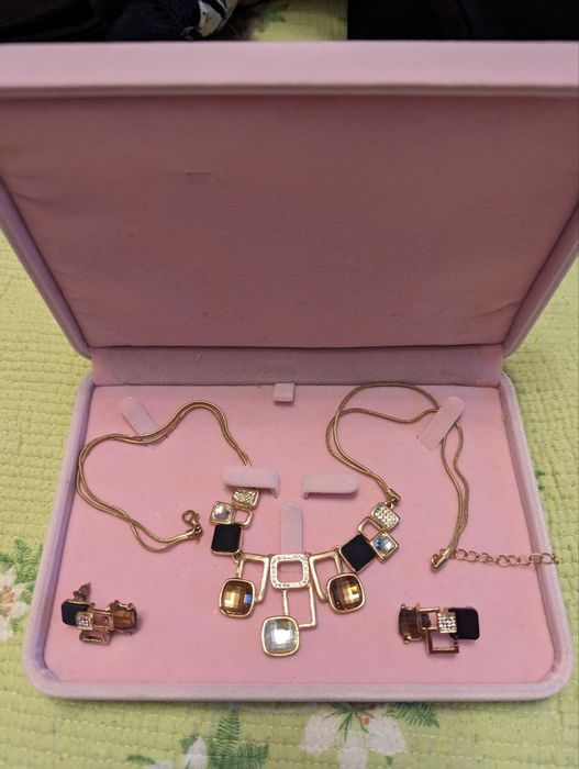 Продам фирменный сетуар из Америки и итальянский браслет