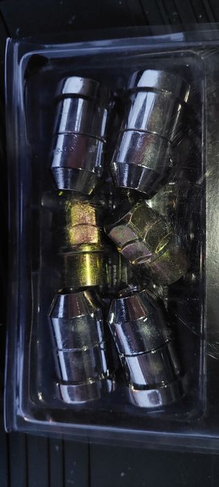 Продам Секретки (гайки)колесные