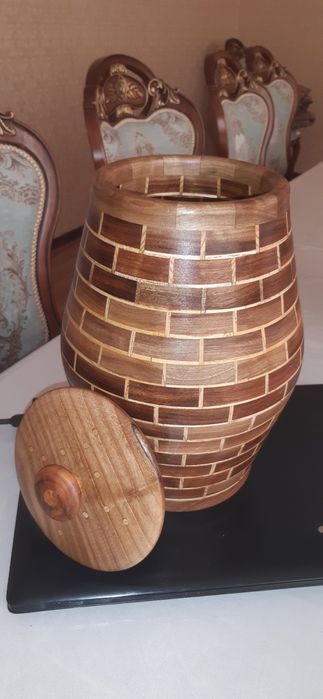 Продаются изделия из твёрдых пород дерева и принимаются на заказ дерев