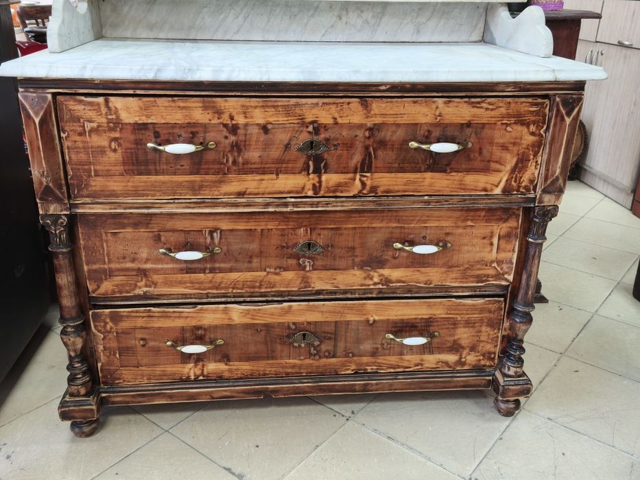 Антикварен скрин