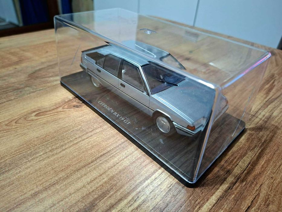 Продавам модел на автомобил в мащаб 1/24 Ситроен