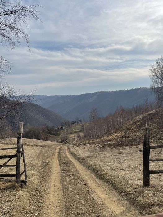 Vand teren zona de deal 9,5 Ha, si Casa de Vacanta