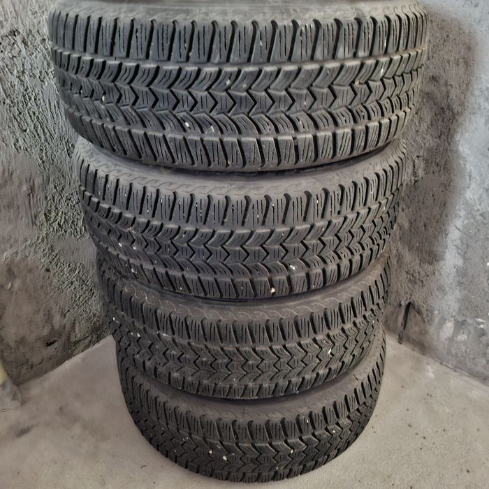 Vând jante cu anvelope iarna ford  r16