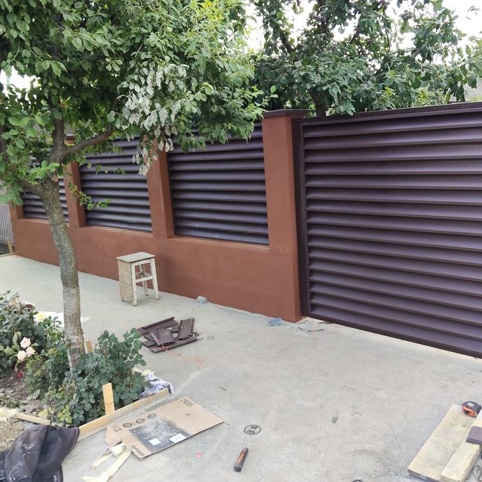 Garduri și porți stil jaluzele șipcă metalica tabla cutata