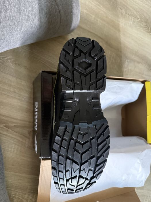Vand pantofi protectie marimea 42