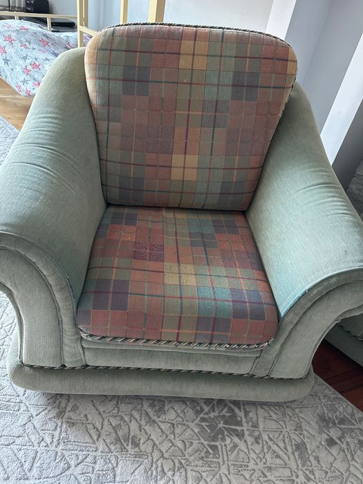 Продам диван +2 кресло , самовывоз.