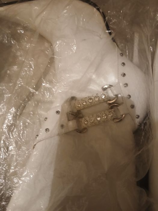 Продам белые полусапожки