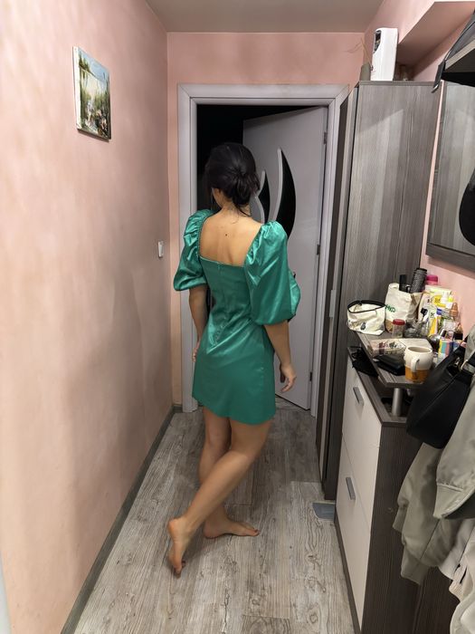 Зелена рокля Calliope S с ефектни ръкави