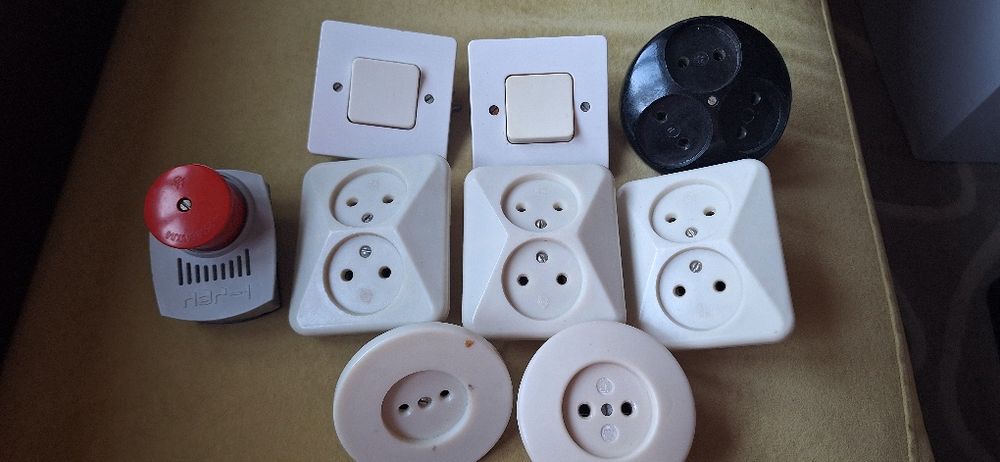 Ретро артикули колички, контакти, аптечка