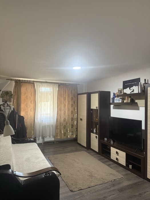 Inchiriez apartament