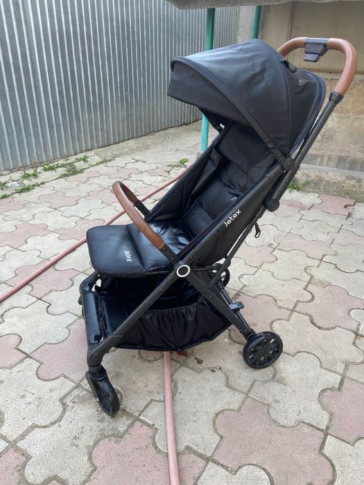 Продам детскую прогулочную коляску Jetex