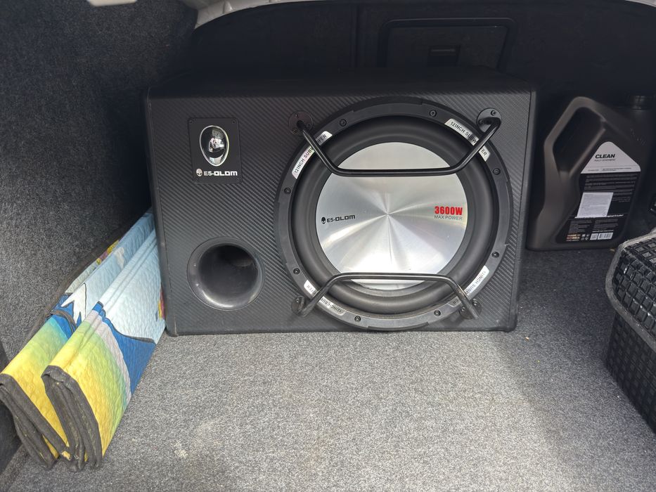 Продам сабуфер состояние нового