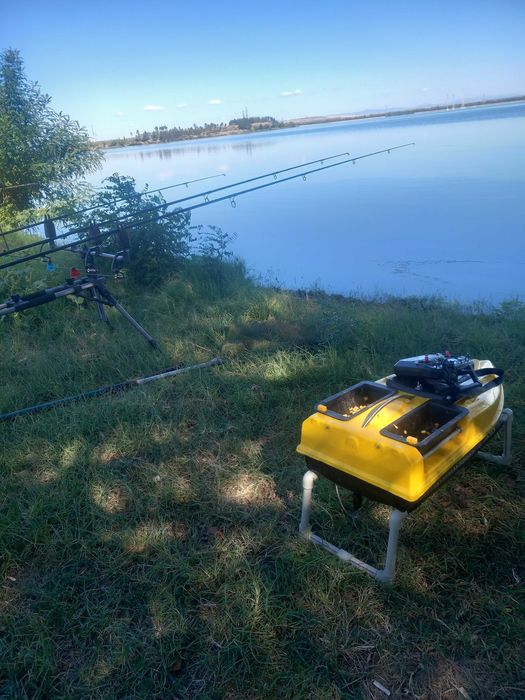 Продавам лодка за захранка от типа Охлю-Бохлю