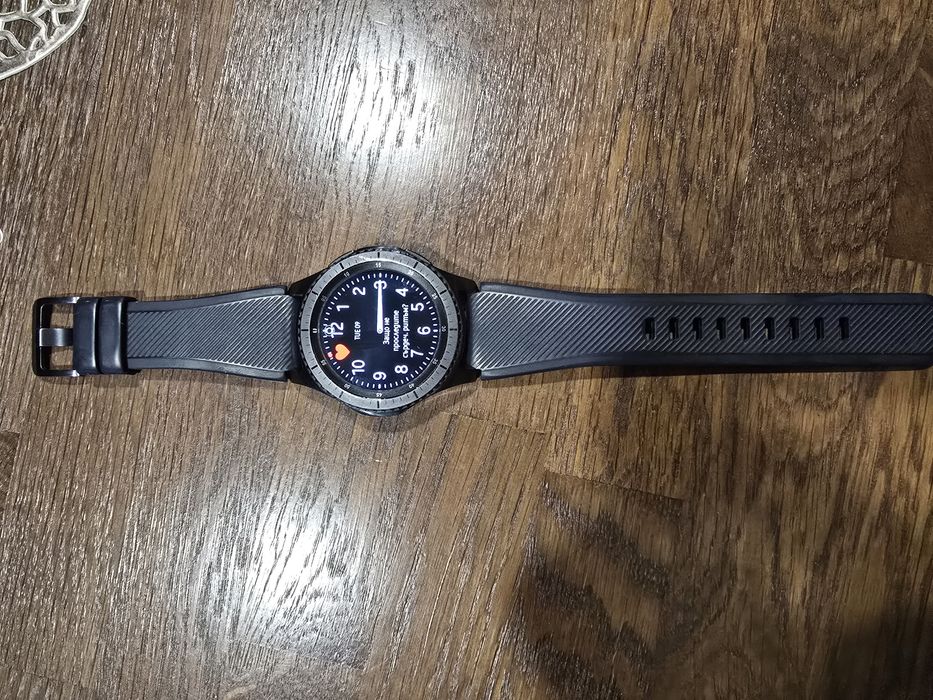 Смарт часовник Samsung S3 Gear Frontier с допълнително 6 цвята каишки.