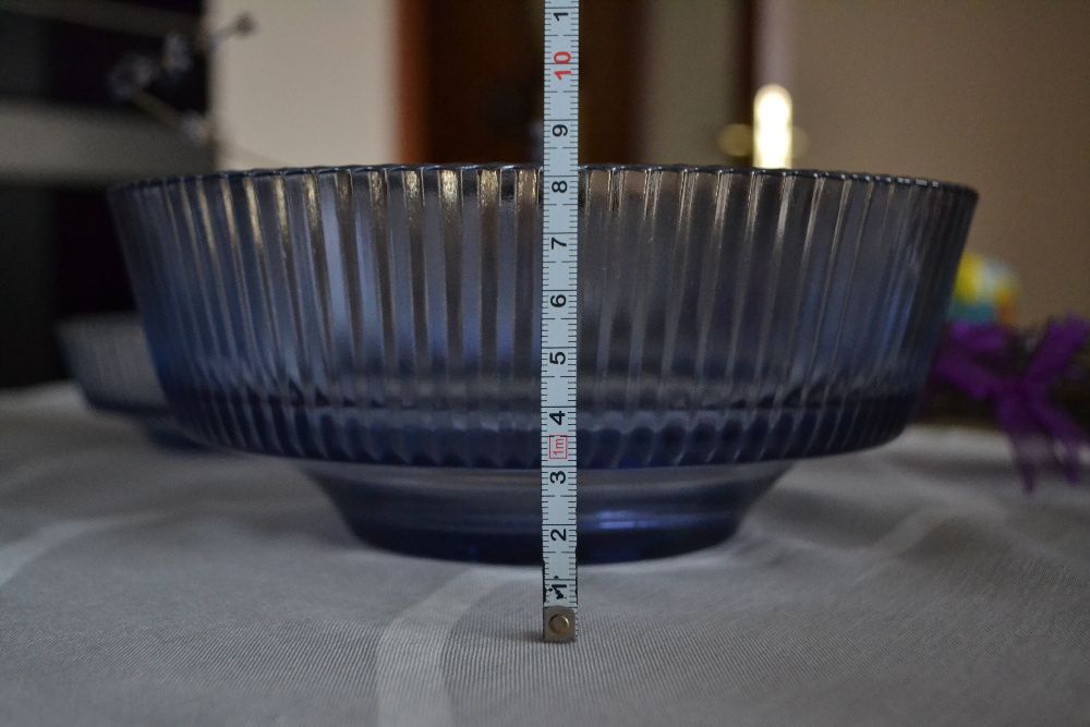 сервиз от синьо стъкло