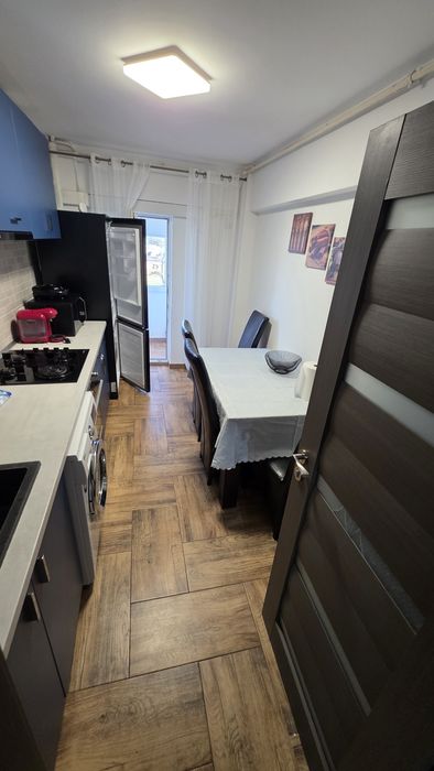 Apartament 2 camere de închiriat.