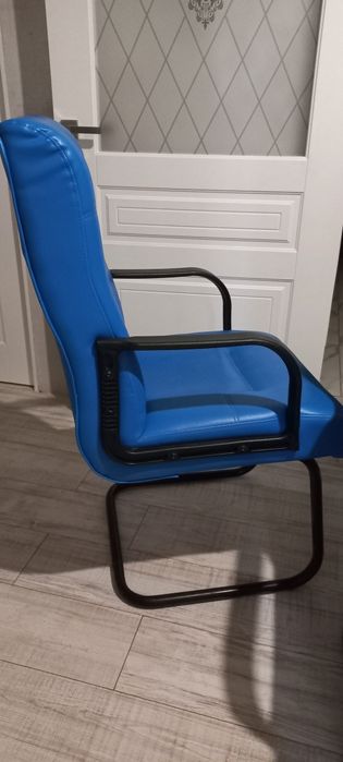 Продам кресло срочно.