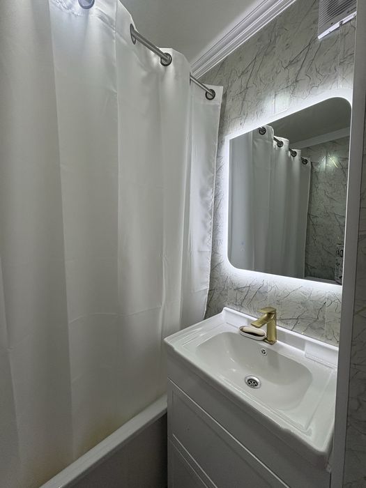 2мкр екі бөлмелі пәтер сатылады.