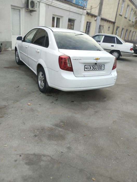 Ласетти сотилади