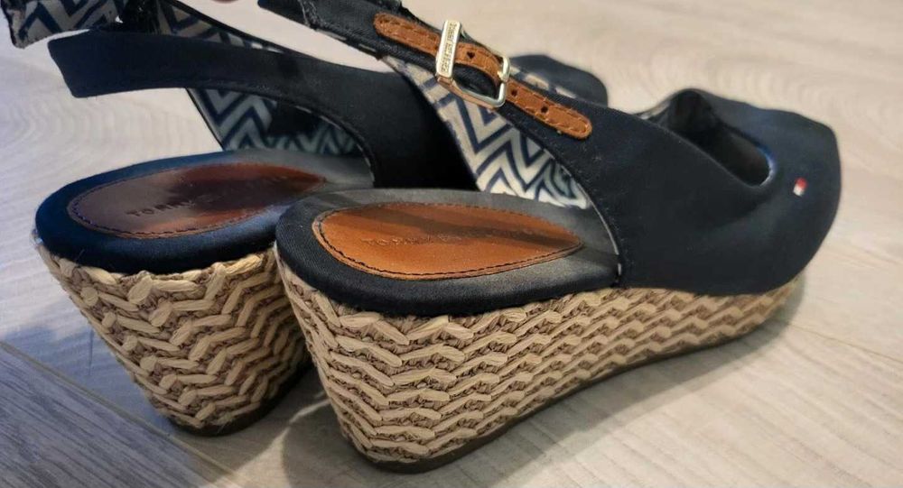 Страхотни дамски сандали Tommy Hilfiger